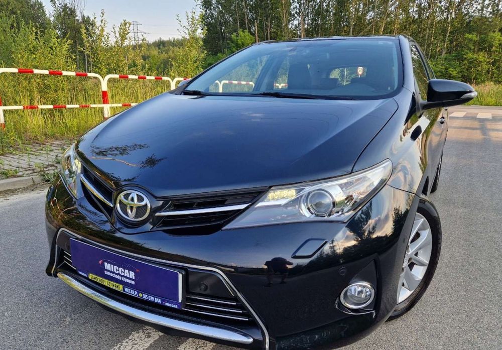 Toyota Auris II 1.6 Executive 2013