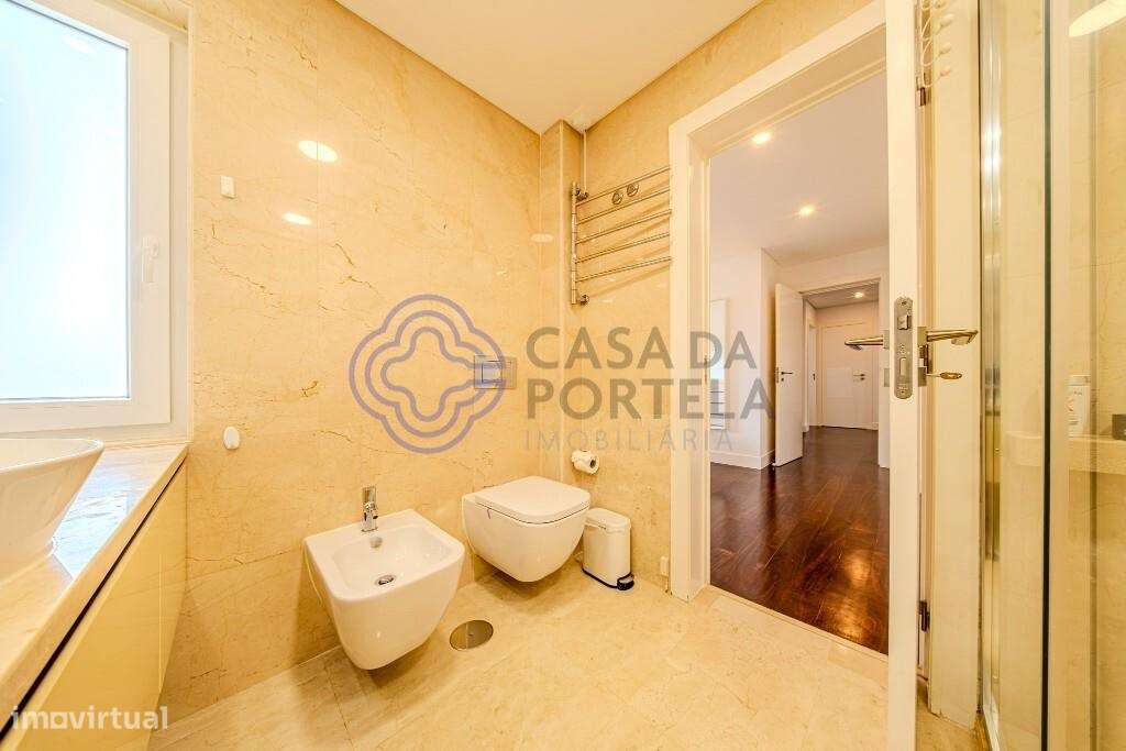 Apartamento Duplex T5 de Luxo com Terraço, Piscina e Garagem – Estoril-39