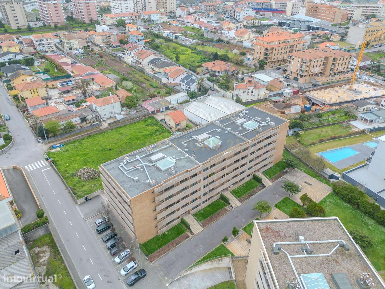 Luminoso T3+1 com Escritório e Varandas – Canidelo, Gaia-44