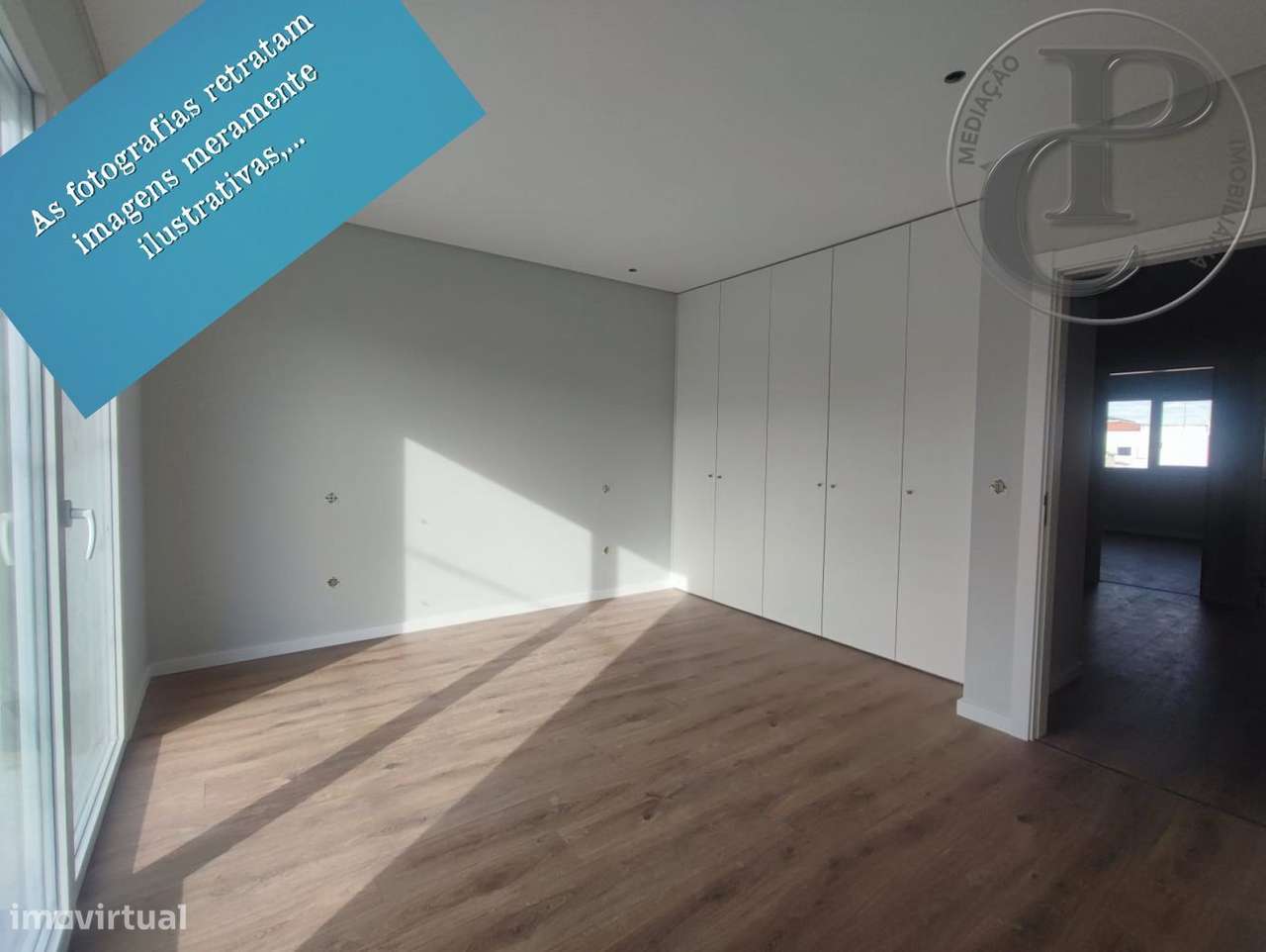 Moradia Uni-Familiar Térrea com Piscina - T4-7