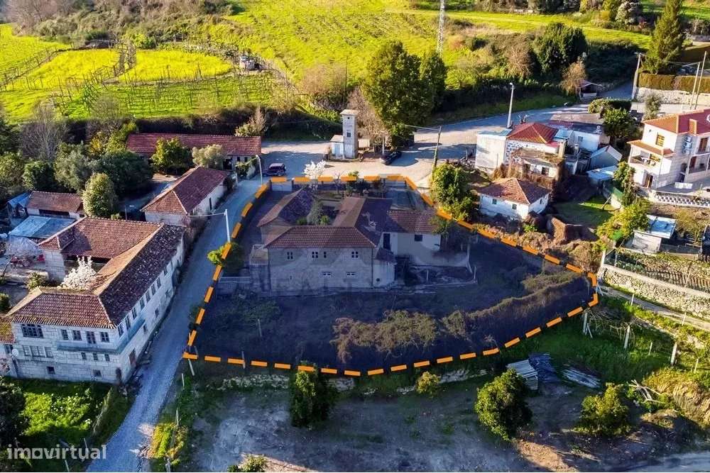 MORADIA T3+2 | Refúgio de Elegância e Tranquilidade em Mancelos, Amara - Grande imagem: 4/43