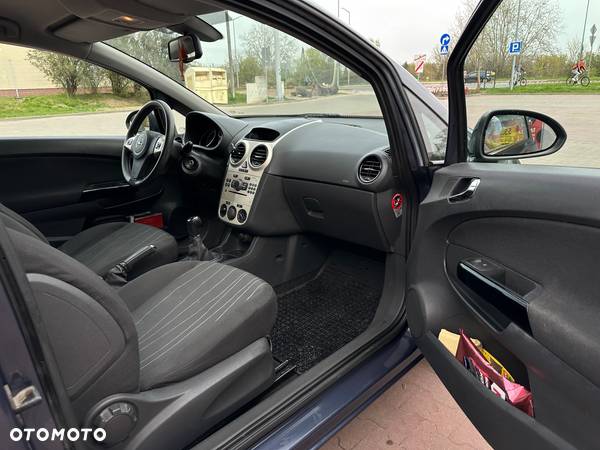 Opel Corsa 1.2 16V Cosmo - 17