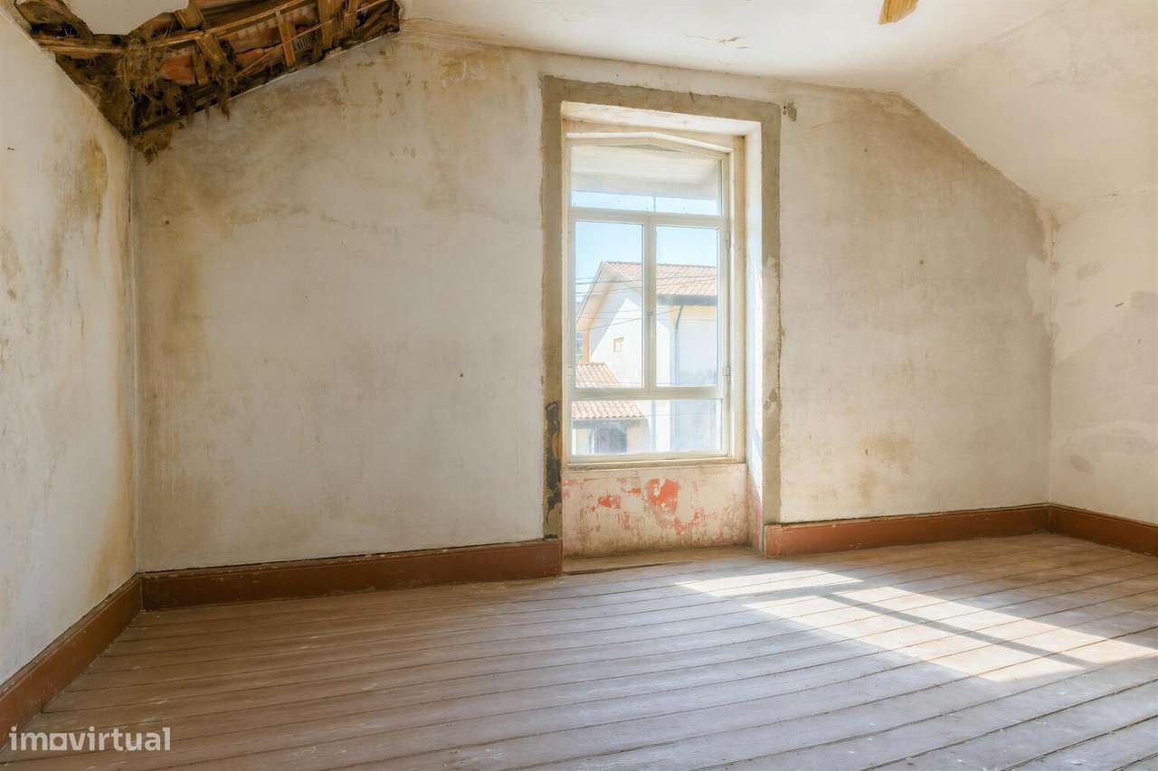 Casa Bifamiliar na Senhora da Hora | 185 m2 | Terreno com Cerca de...-5
