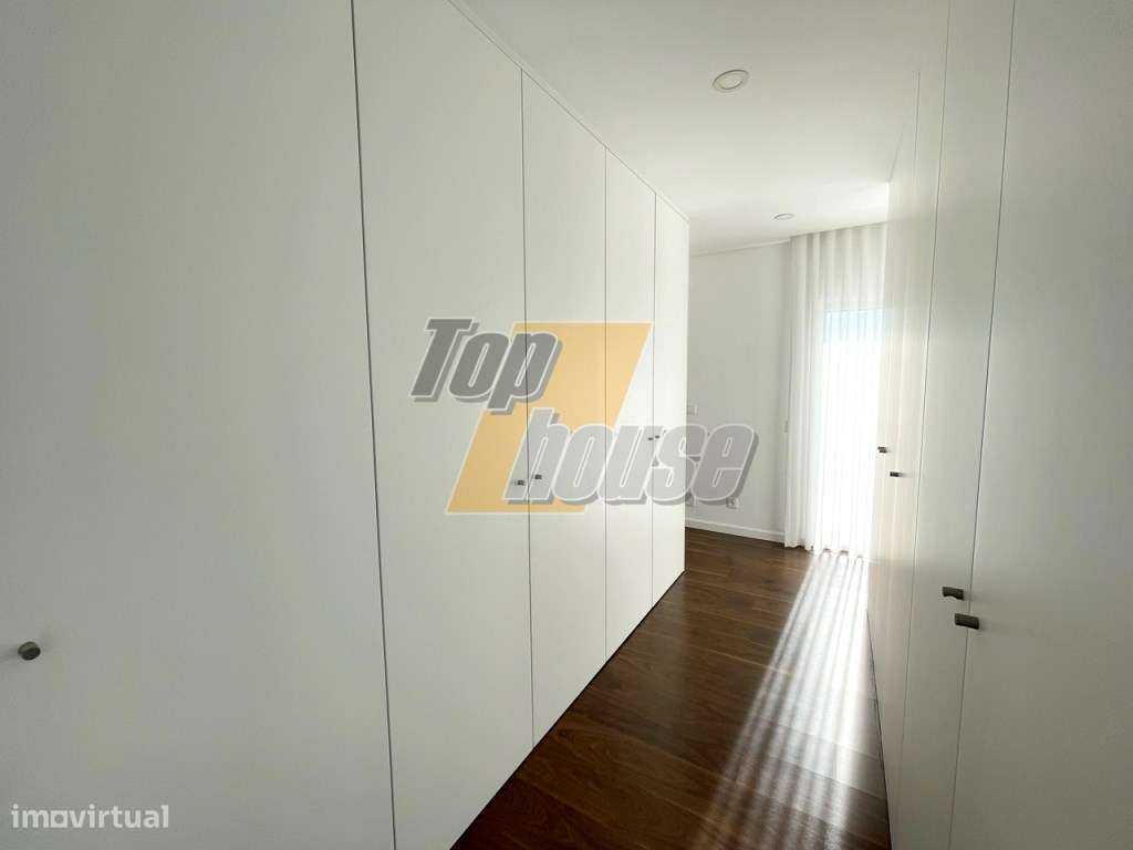 Moradia Isolada T4+1 com piscina-18