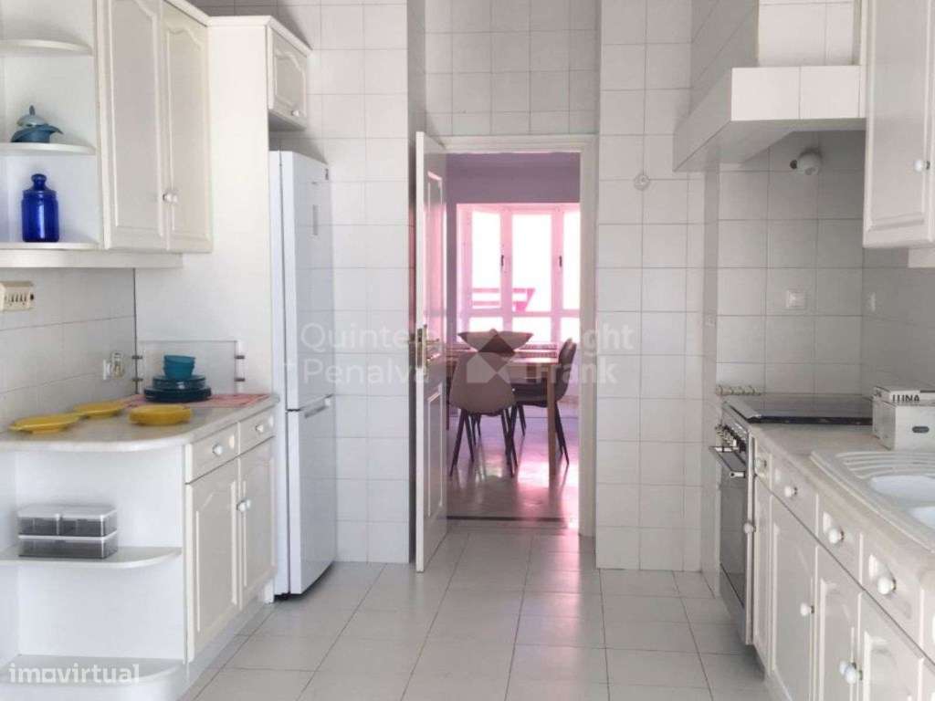 Apartamento T3 com garagem e vista mar para arrendar no Monte Estoril - Grande imagem: 4/21