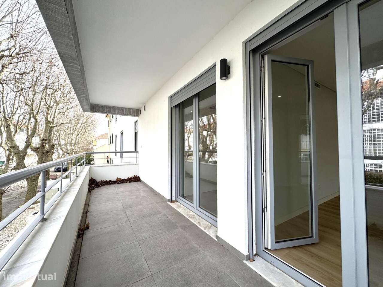 Apartamento T3 novo com estacionamento no centro de Carcavelos-6