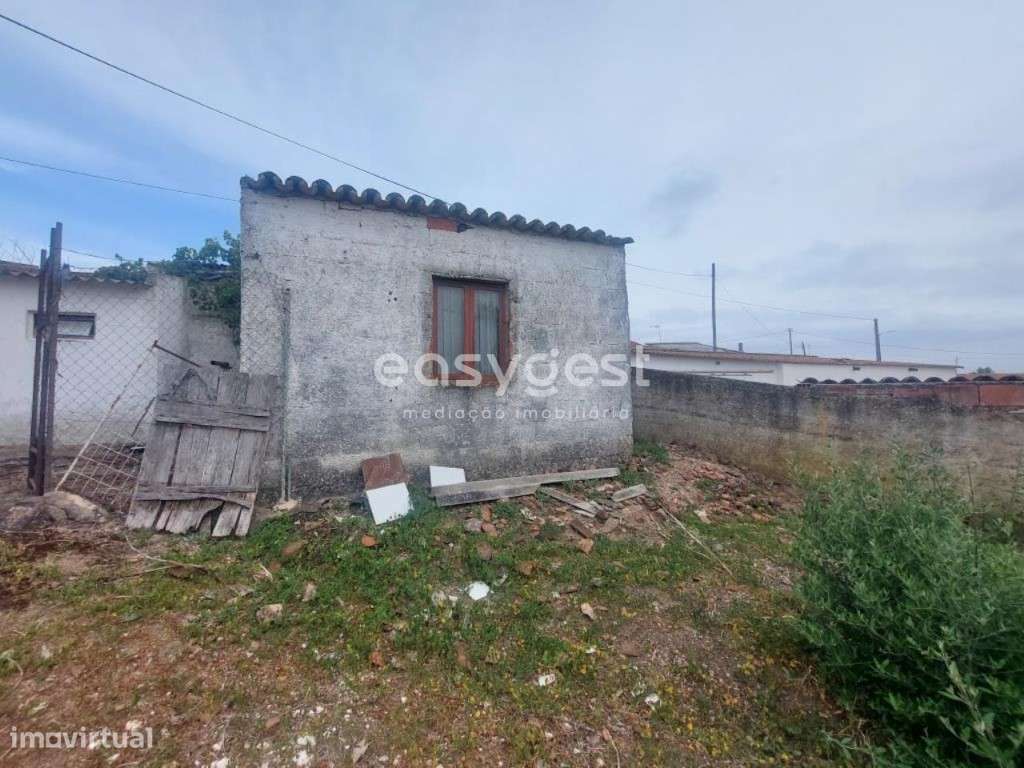 Moradia com 1 quarto e logradouro localizada em Santa Vitória - Grande imagem: 5/15