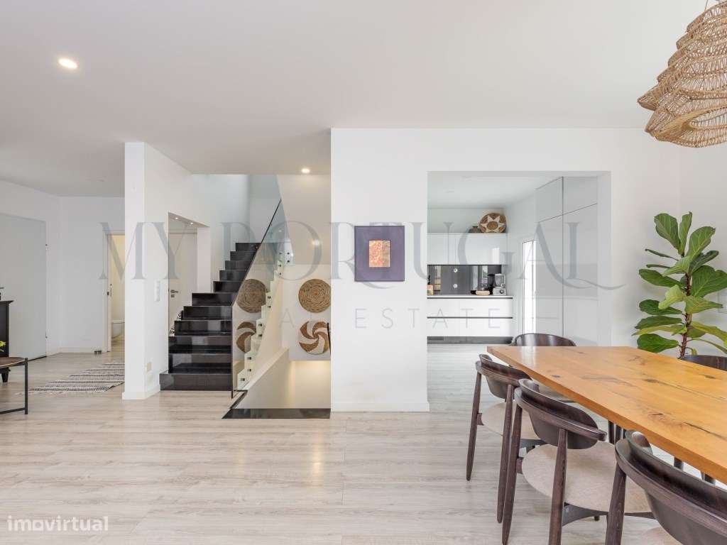 Uma Moradia com Vistas Deslumbrantes de Mar e Vale-10