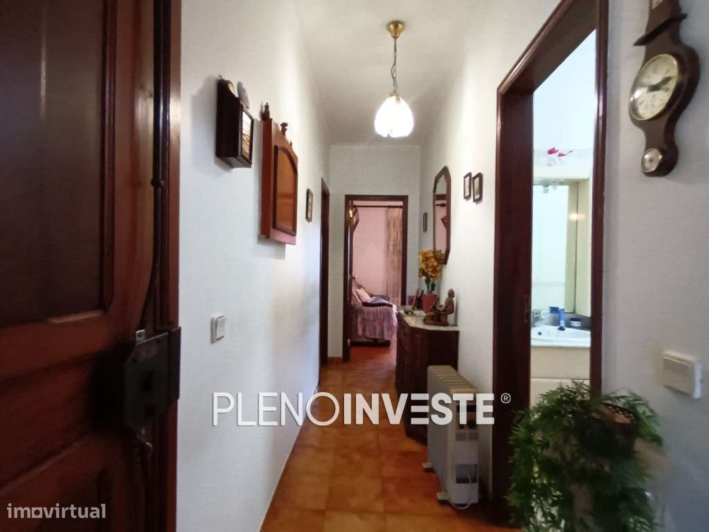 Apartamento T2 à venda na Torre da Marinha-8