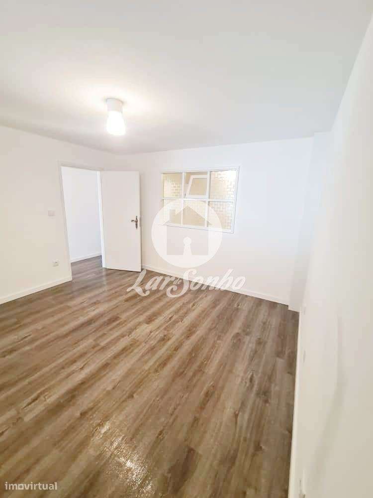 Moradia Bi-Familiar T2+T4 - Azurara, Vila do Conde - Grande imagem: 5/12