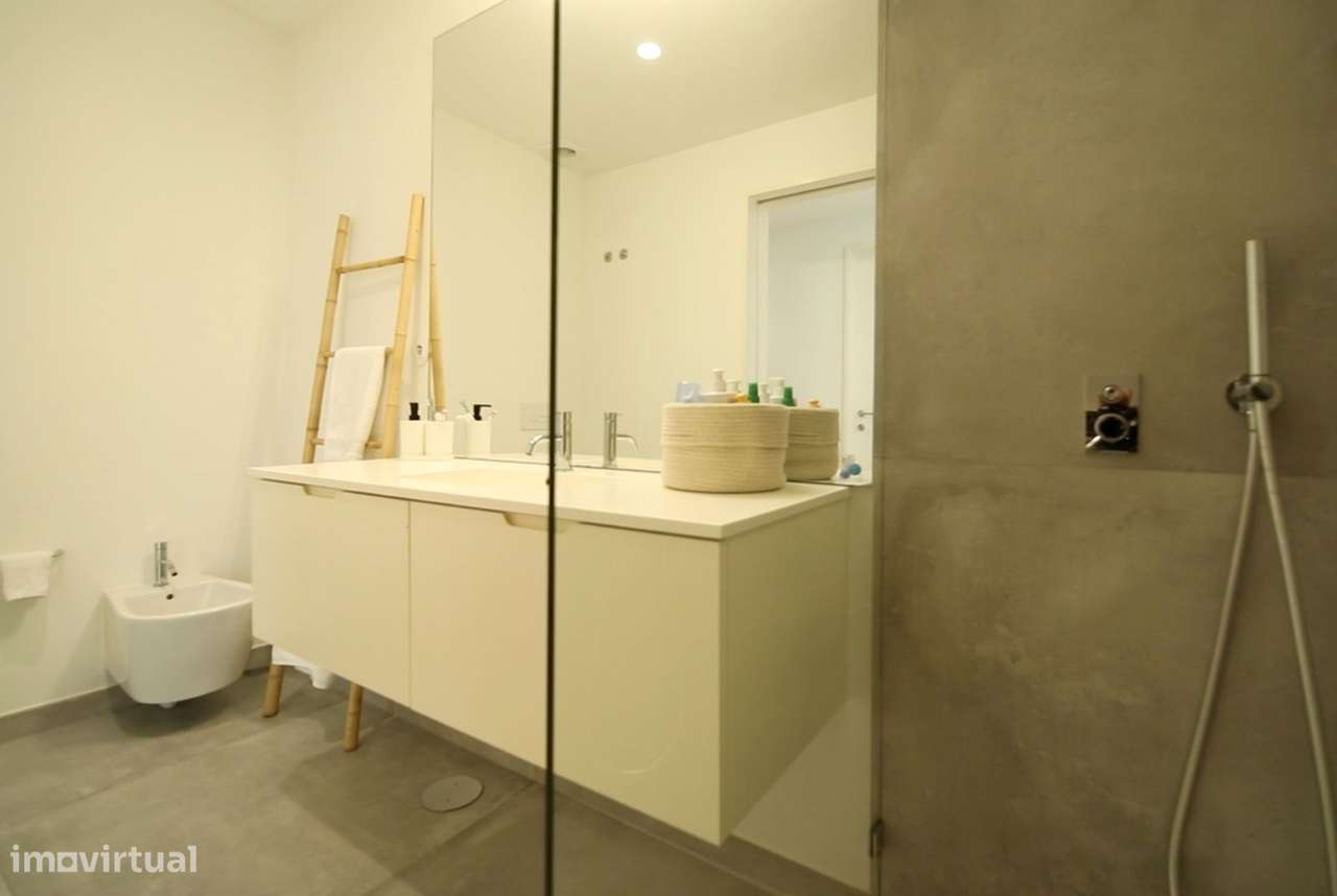 Apartamento T3 de Excelência em Matosinhos, terraço de 40 m² e lugar d-18