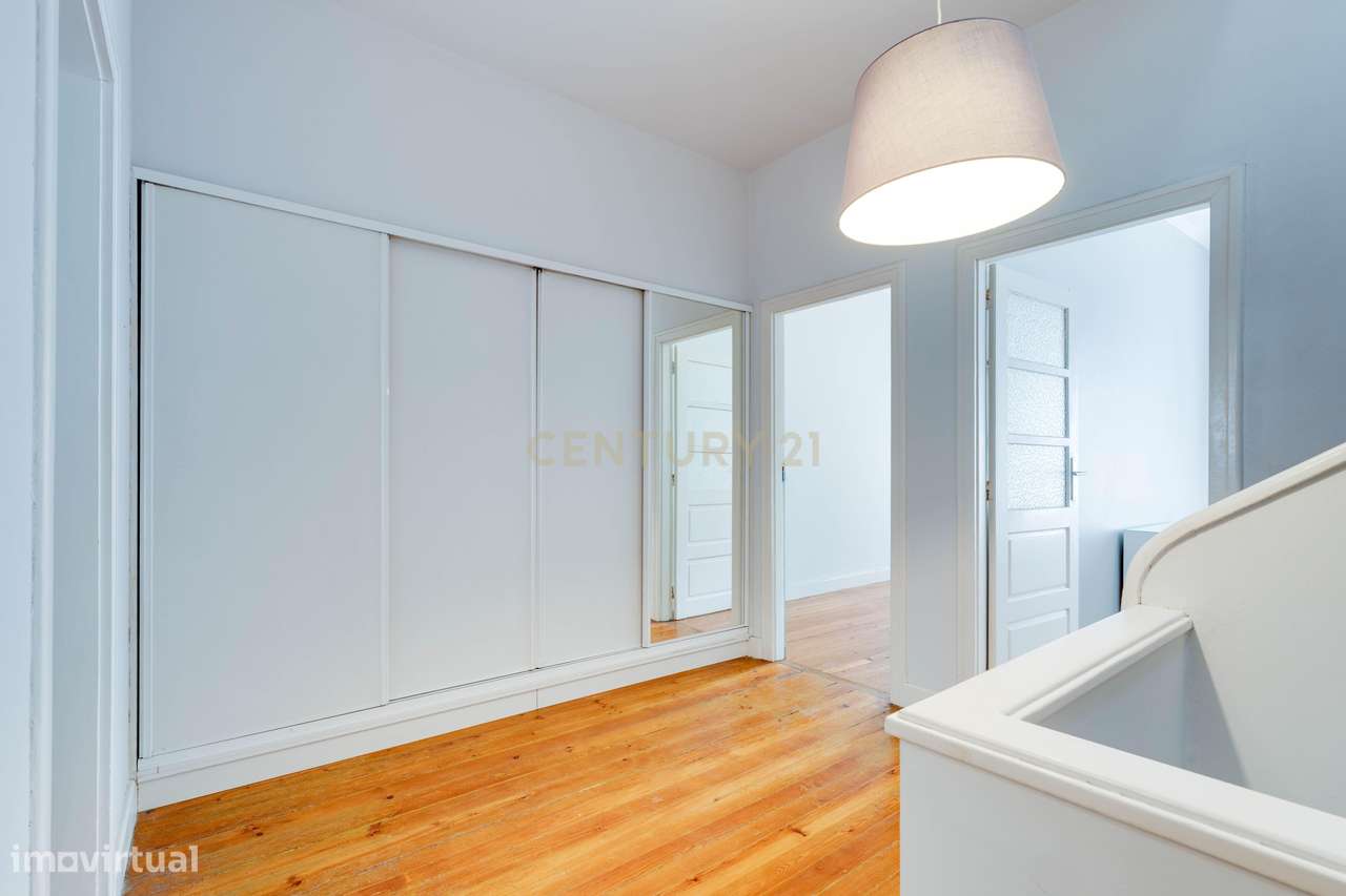 Moradia Geminada T6 com Logradouro | Marquês – Porto-11