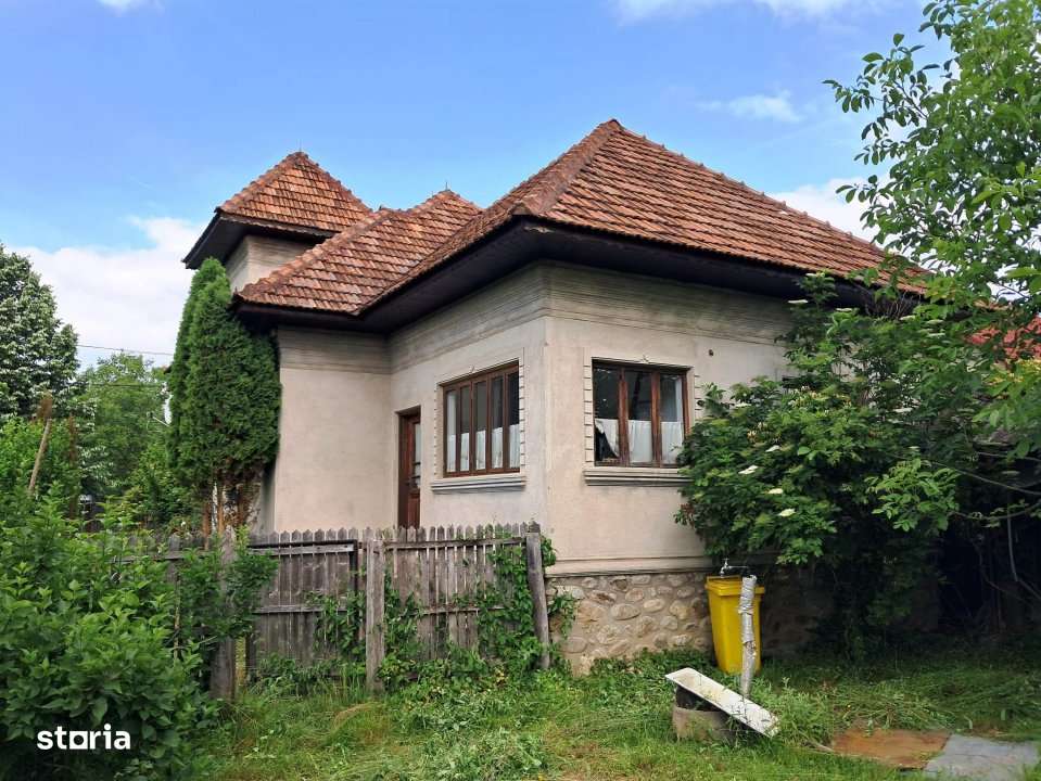 Casa cu teren la Polovragi - Imagine principală: 4/15