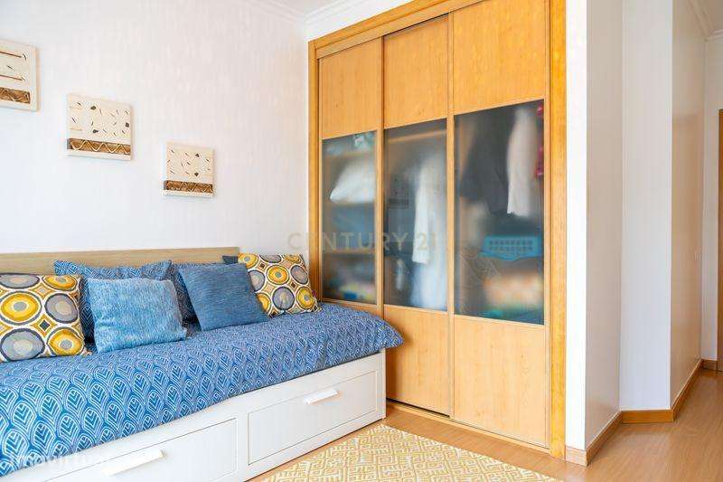 Apartamento T2 com elevador, lugar de estacionamento e arrecadação na-12