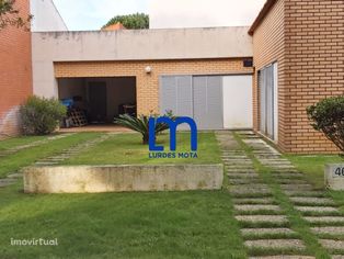 Moradia T3+1 em condomínio fechado com piscina na Torreira