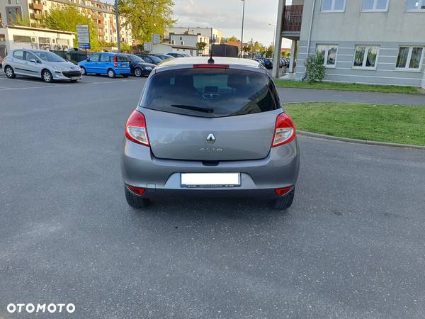 Renault Clio - 8