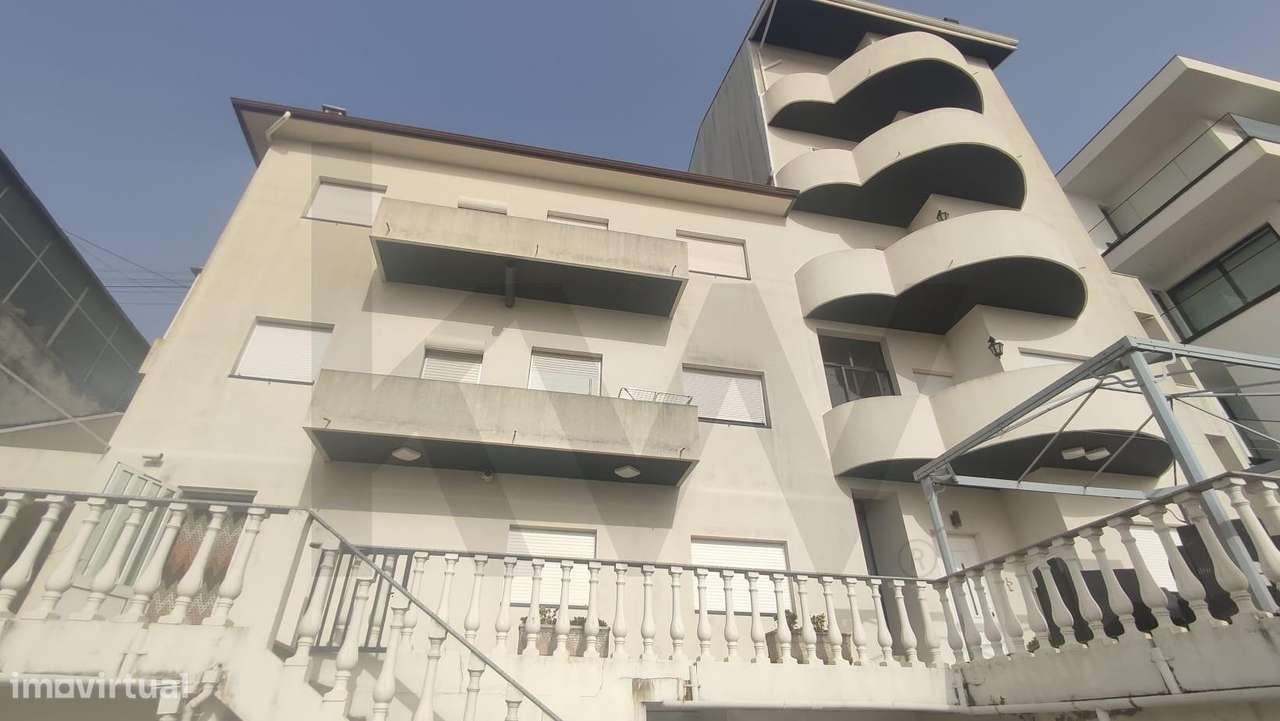 Conjunto de Duas Moradias Multifamiliares com Vista Panorâmica sobre o - Grande imagem: 4/28