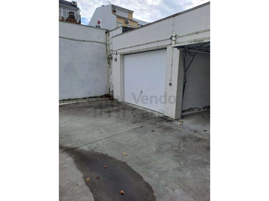 Arrenda-se Garagem - C. Histórico - Braga - Grande imagem: 4/6