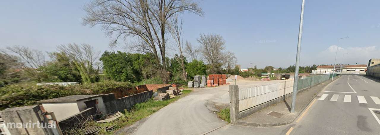 Terreno Amplo, Acesso à A29 - Grande imagem: 3/3