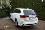 Mitsubishi Outlander - 10