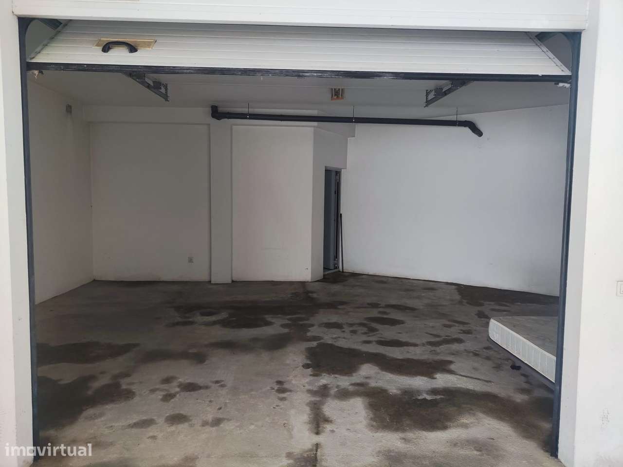 Moradia geminada (ponta), r/c e 1º andar, a 5min. do centro da cidade!-17