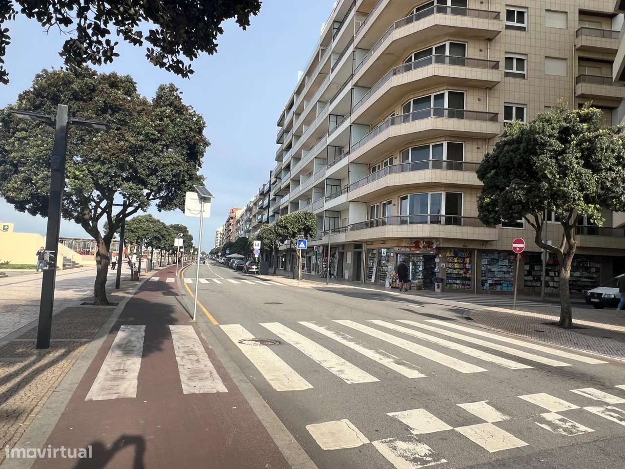 T2 + 1 Avenida dos Banhos vista mar-28