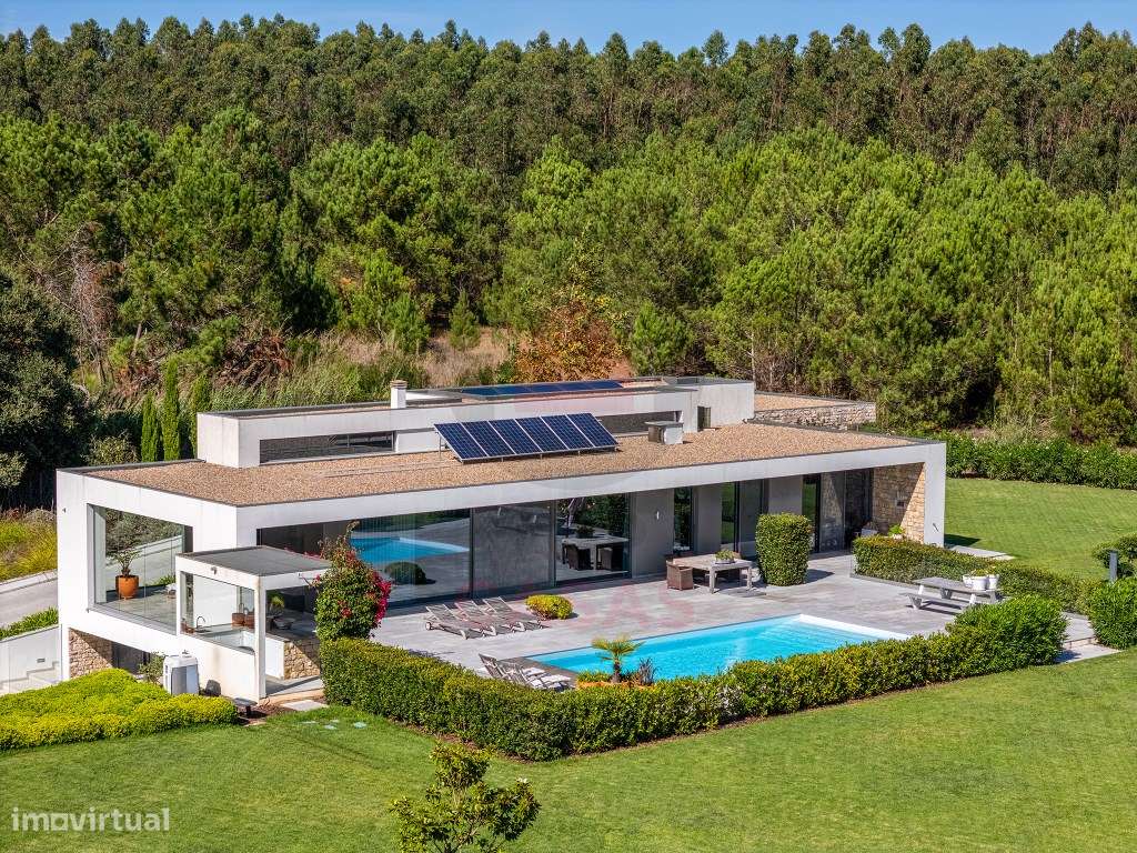 Propriedade contemporânea que combina privacidade, arquitetura e na...-0