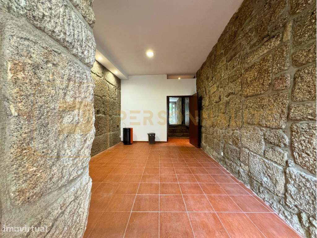 Loja Restaurada no Centro Histórico de Guimarães - Grande imagem: 5/11
