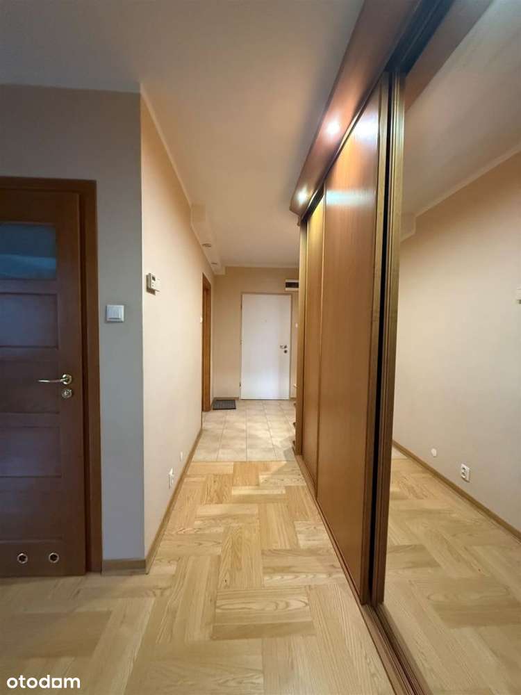 *czechów*2003 rok*3-4 pokojowe*1 pietro*-16