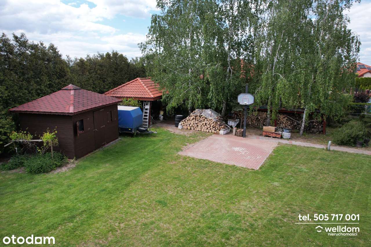 Przestronny dom, duża działka ze stawem-13