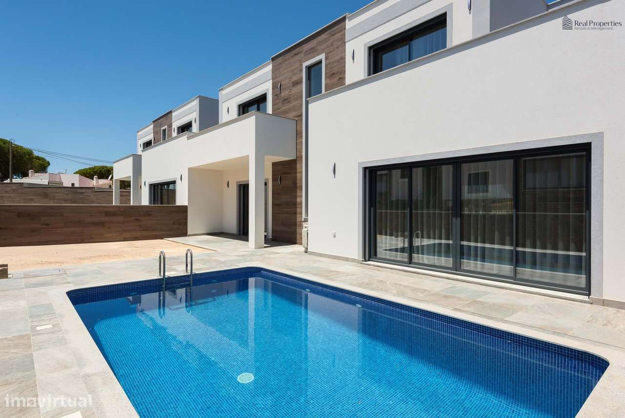 Moradia T3 Com Piscina Privada A 5 Minutos Das Praias De Olhos De Agua