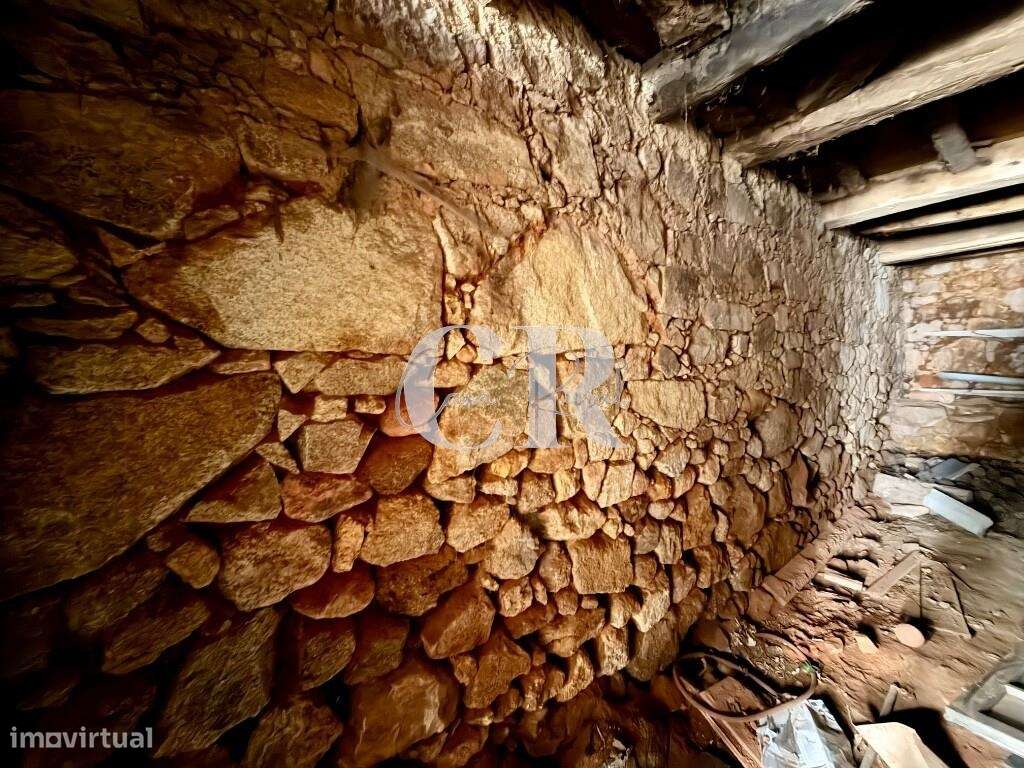 Moradia para recuperar no centro da vila de Figueiró dos Vinhos-31