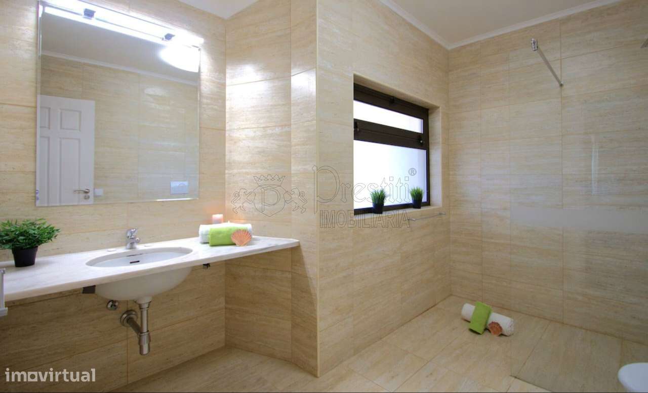 T4 no Algarve com Piscina Privativa e Vista Mar-21
