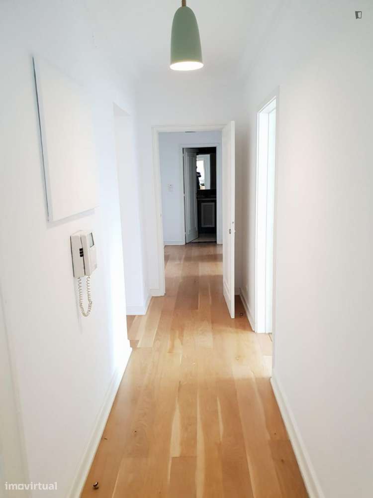 Quarto - localizado em São Bento Lisbon - Grande imagem: 2/10