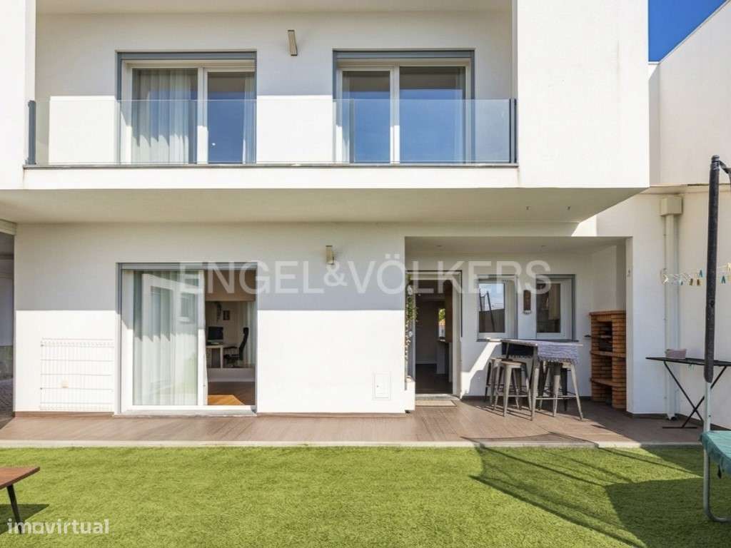 Moradia T4 moderna de luxo em Fernão Ferro-6