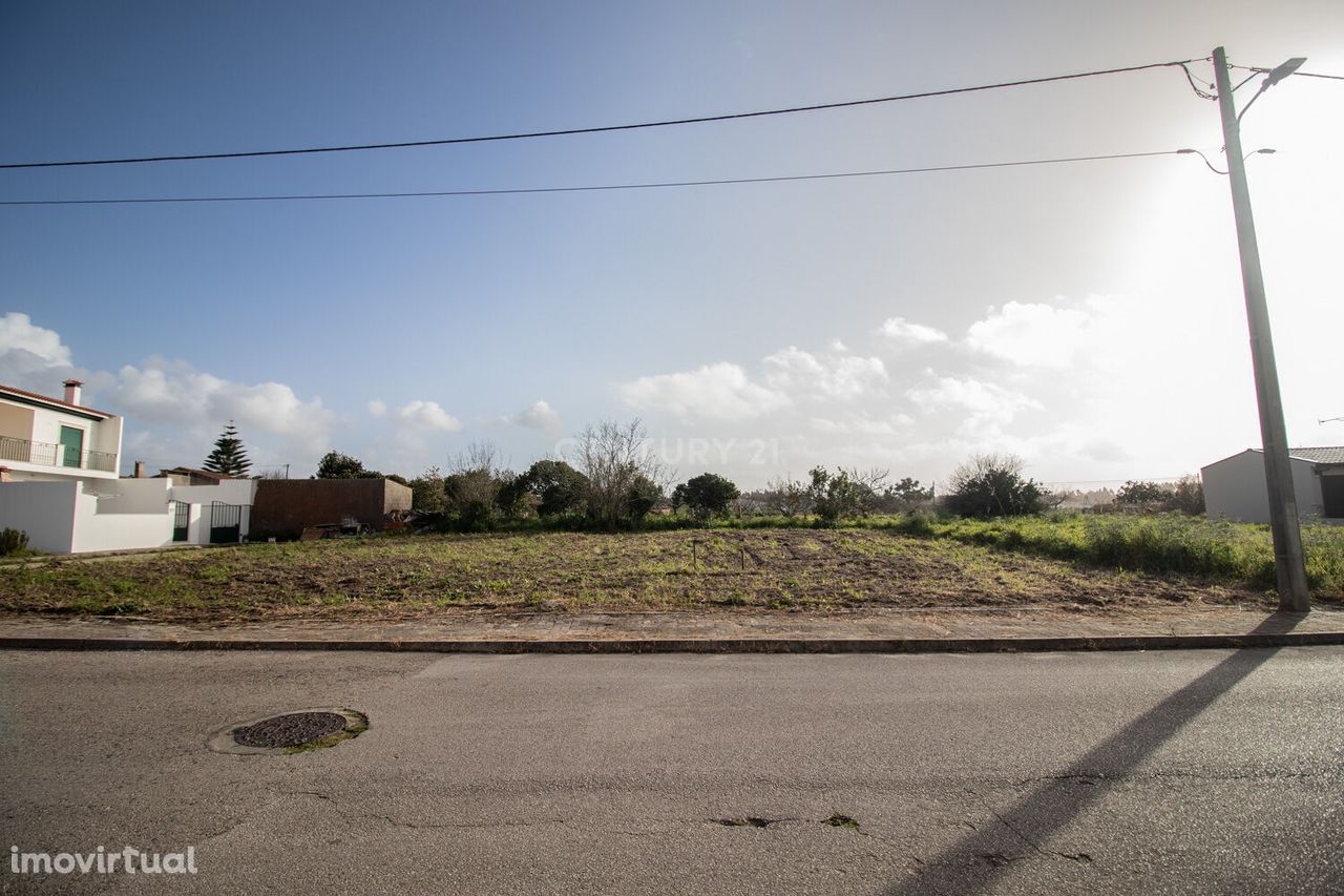 Lote de terreno projeto pré-aprovado de moradia com espaço exterior na