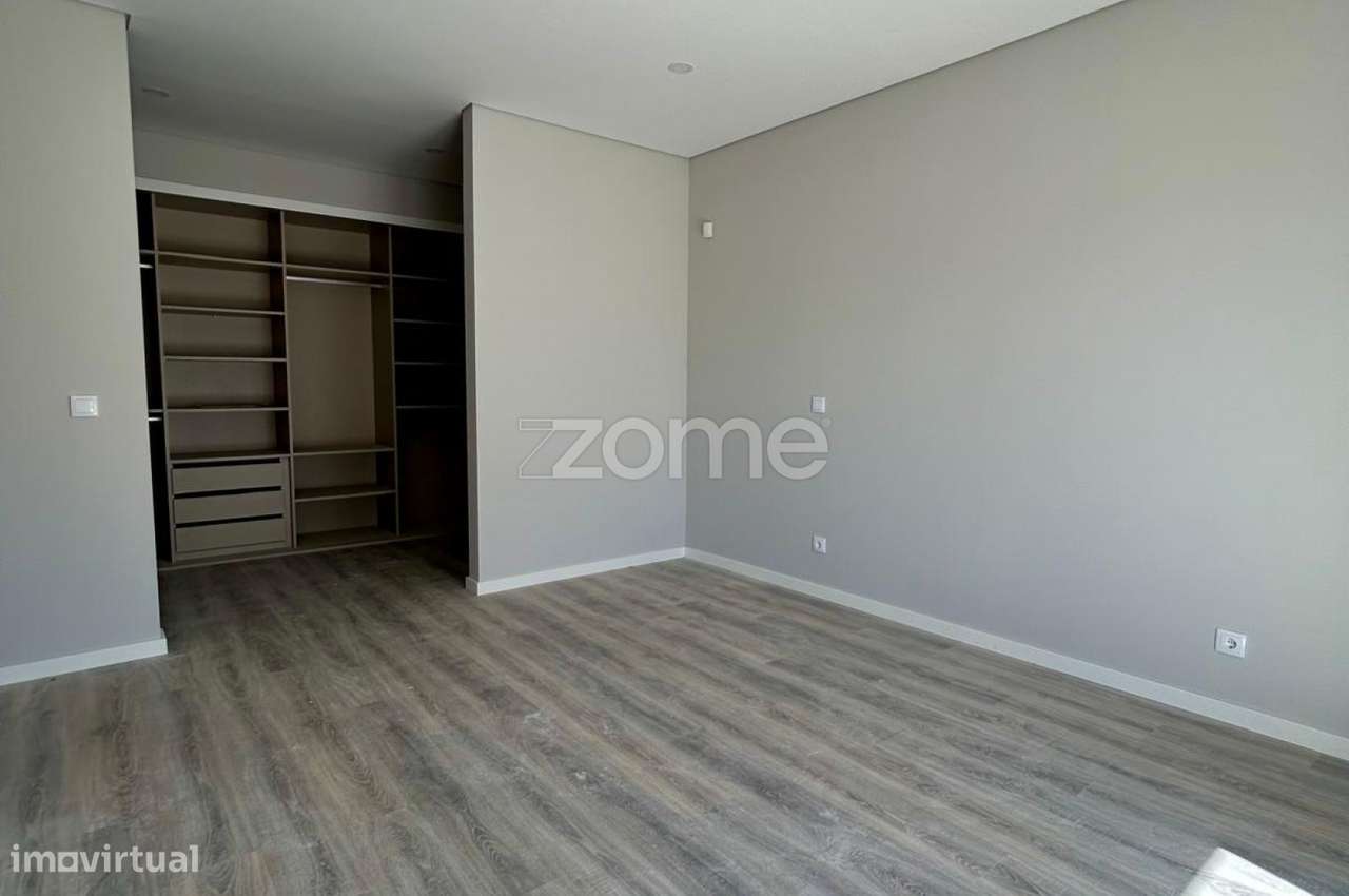 Moradia T4 com piscina, suíte e garagem em Azeitão-13