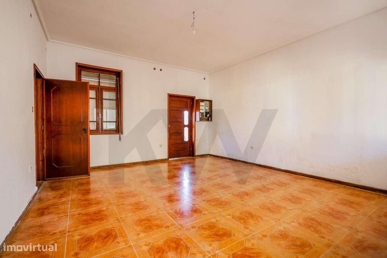 Moradia com 1451m2 de Terreno e Elevado Potencial de Valorização em Sã-6