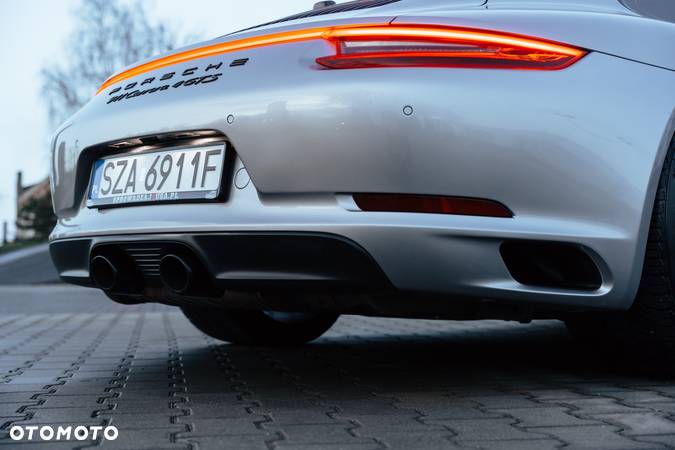 Porsche 911 Carrera 4 GTS PDK - 11