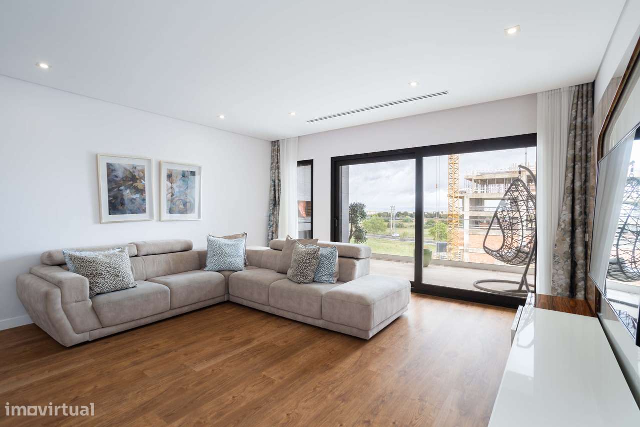 T3 transformado em T5 no Montijo, com terraço. - Grande imagem: 2/60