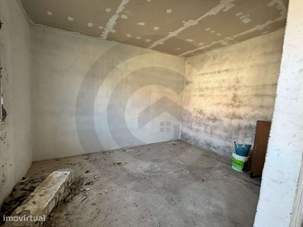 Terreno vedado com benfeitoria - Grande imagem: 5/9