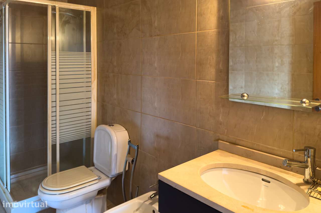 Apartamento T2 com Terraço e Garagem Fechada – Ferreiros, Amares-12