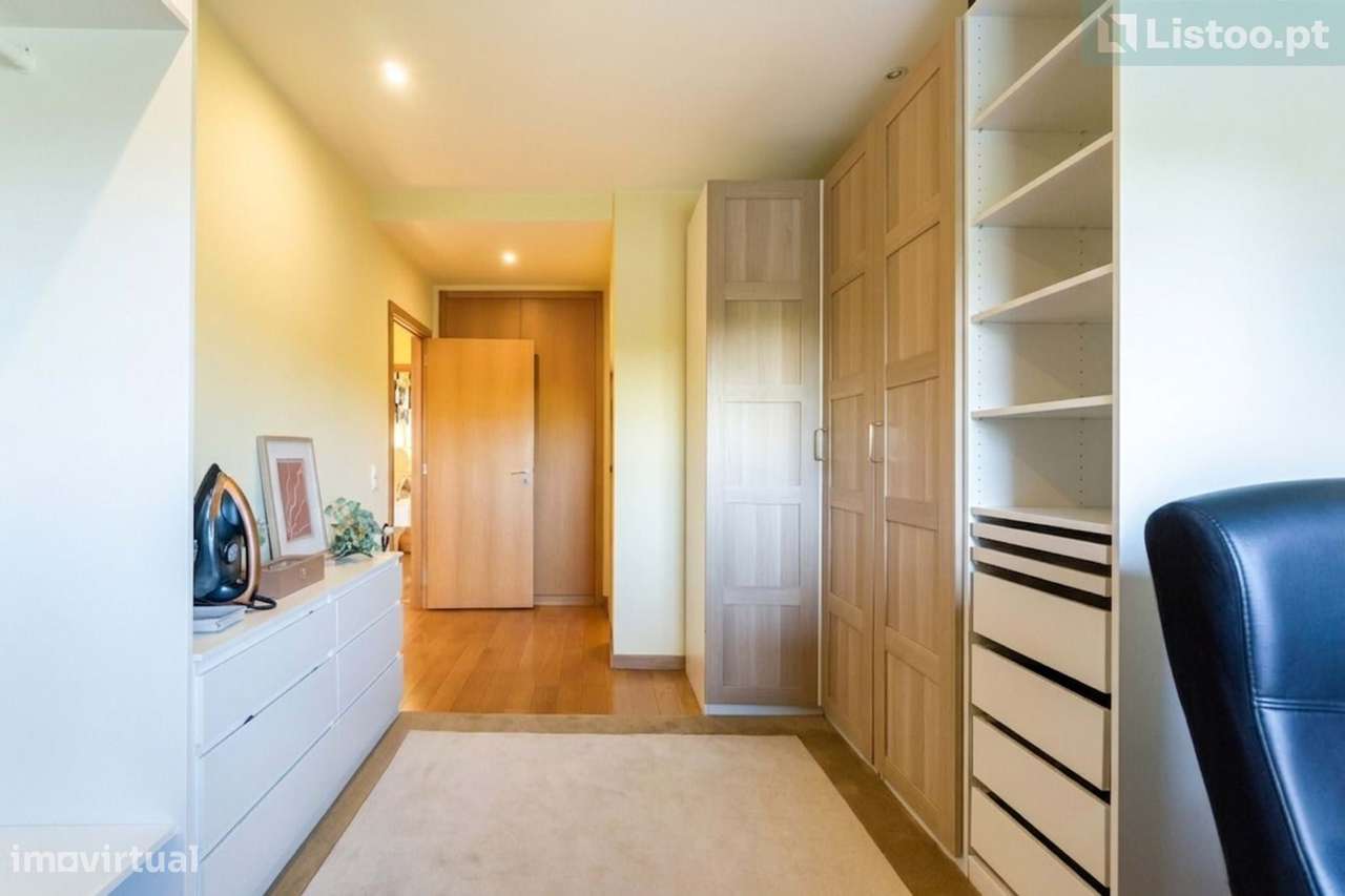 Apartamento T2 Amplo c/ Varanda e Garagem | Canidelo-23
