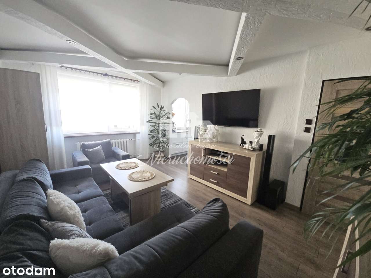 Komfortowe mieszkanie 3 pokojowe w dobrej lokalizacji.-0