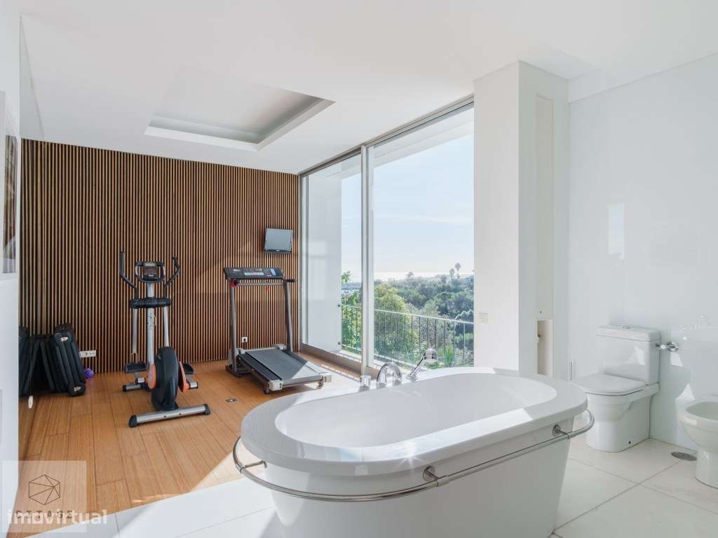 Moradia com vista mar no centro do Estoril-32