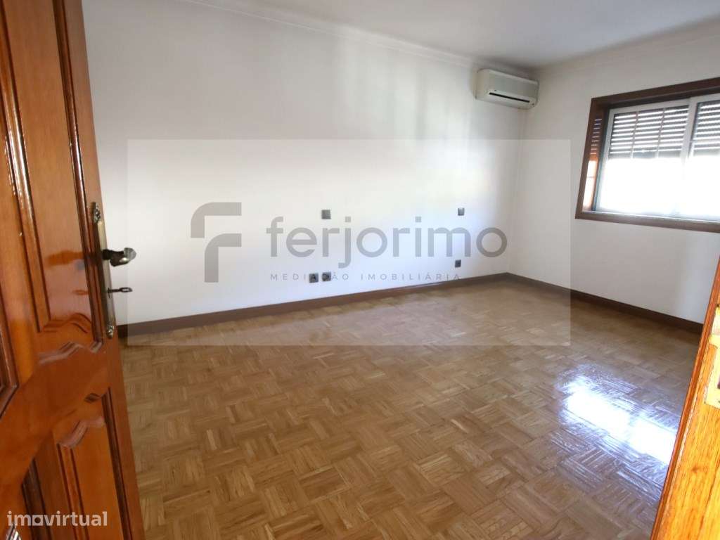 Espetacular Moradia Isolada T4-43