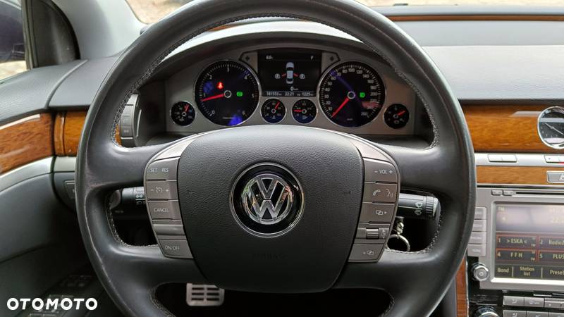 Volkswagen Phaeton - 9