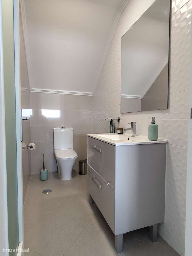 Fantástica moradia V4+1 com piscina na recatada Urb. Quinta do Zé Rita - Grande imagem: 4/21