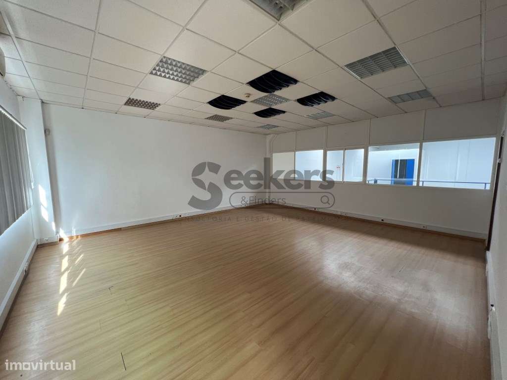 Armazém e escritório na Beloura, Sintra com 260 m2-13