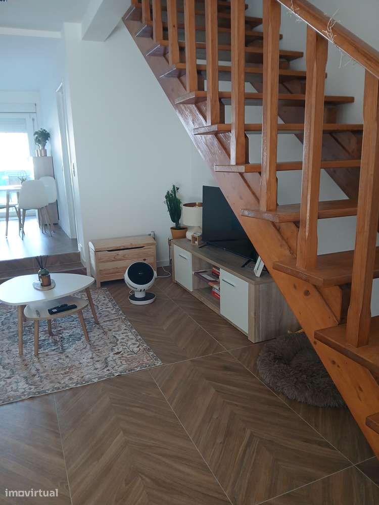 Moradia T2 Renovada com Quintal e Dois Pisos — CUF Montijo - Grande imagem: 3/21